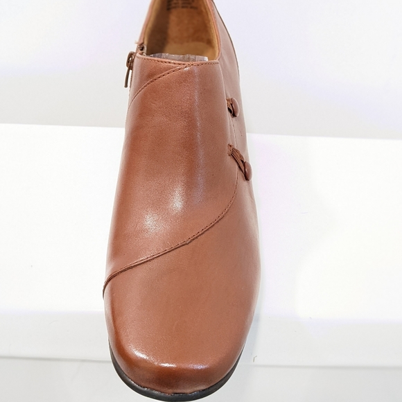 NWOT leather shoes by Clarks - Picture 5 of 16